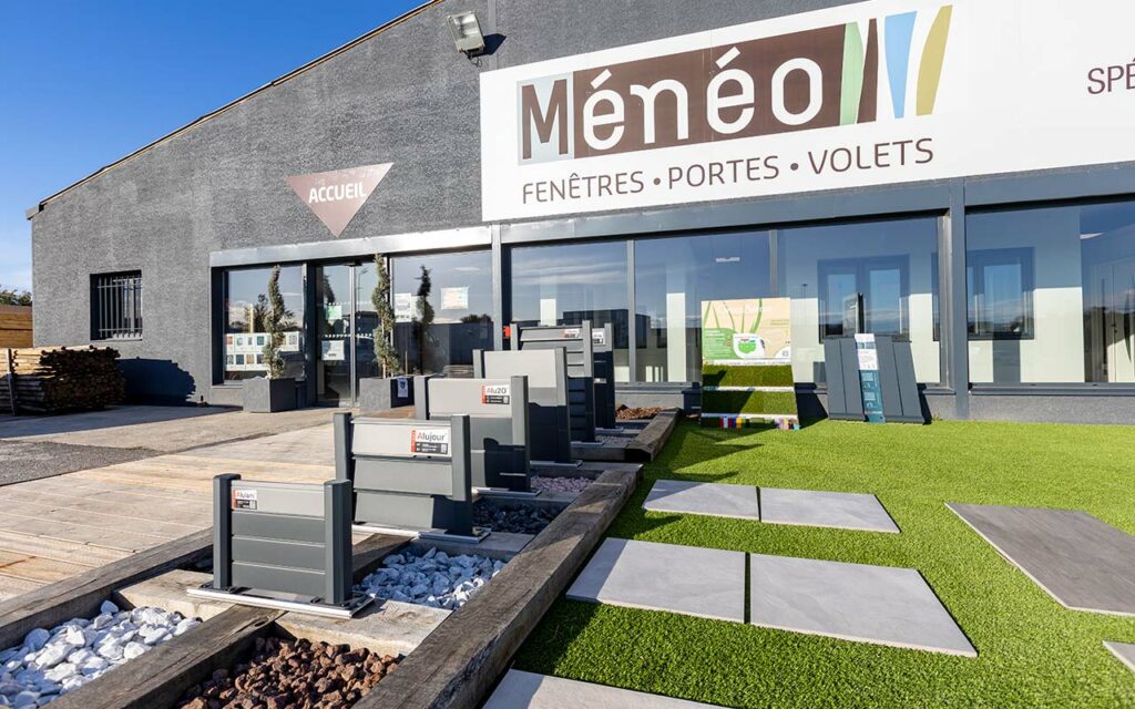 Devanture d'une agence Ménéo